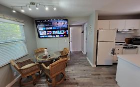 Walk To Siesta Beach, Restaurants, Shopping & More!